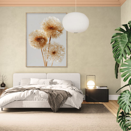 Tableau mural de pissenlits dorés dans une chambre élégante et sereine, ambiance naturelle et apaisante