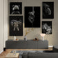 Série de tableaux animaliers en noir et blanc sur mur de salon.
