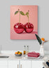 cuisine mobilier blanc, mur gris clair, plat rouge, tableau fruits 