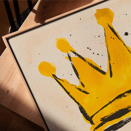 Couronne jaune royale toile déco pour chambre bébé minimaliste