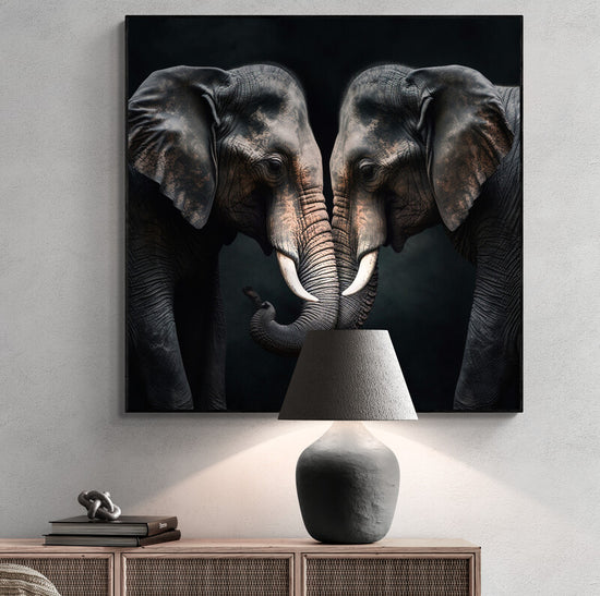 une toile décoratifs avec une photographie d'élephants accroché au dessus d'un buffet