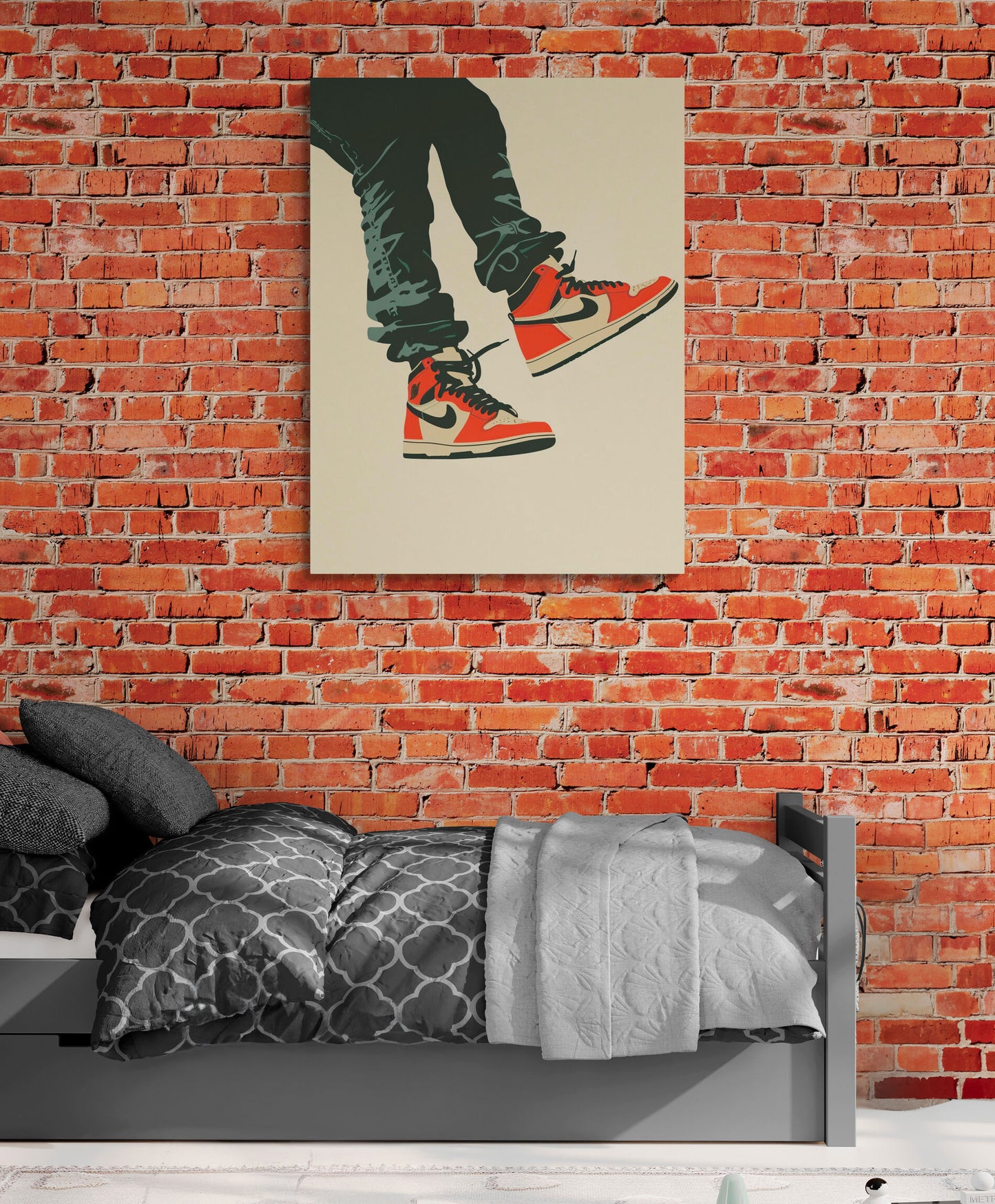 Affiche de baskets rouges sur mur de briques.