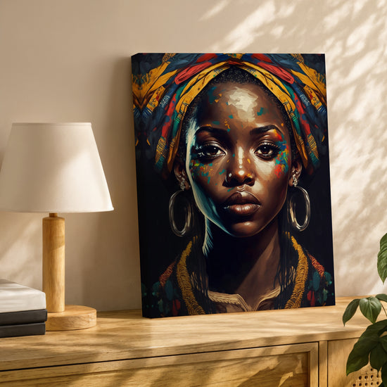 Toile femme noire pop art pour salon buffet chêne lampe