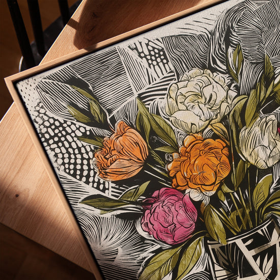 Fleurs graphiques dans vase géométrique toile pour salon scandinave