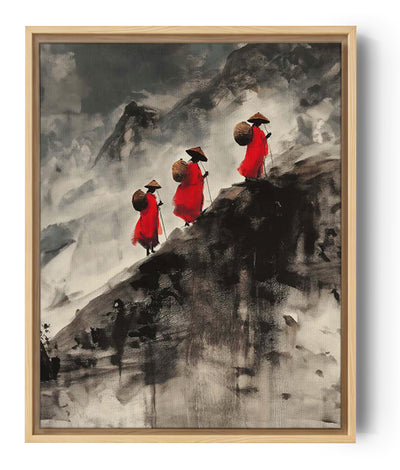 Un tableau représentant trois moines en robe rouge, montant une montagne dans un paysage brumeux. Les tons gris et noirs dominent l'arrière-plan, créant un contraste saisissant avec les robes rouges des moines.