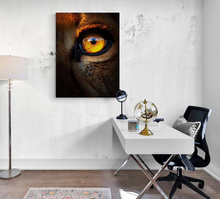 œuvre d'art mettant en scène le regard envoûtant d'un lionceau.