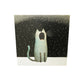 Illustration d'un chat qui baille sur un tableau plexiglas de décoration pour chambre d'enfant, créant une ambiance poétique et amusante