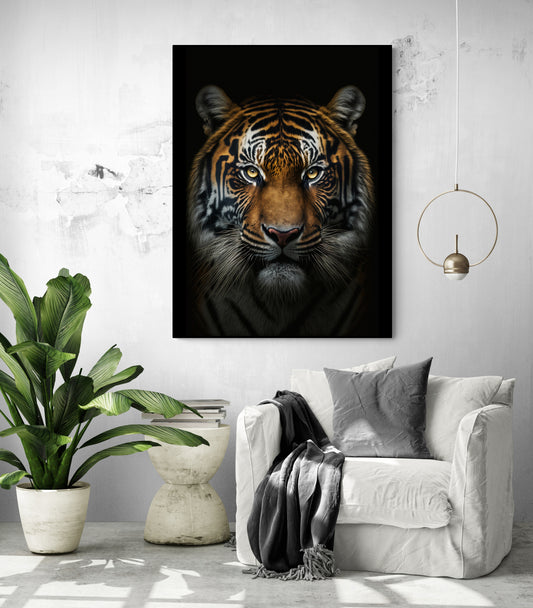 tableau mural salon, Visage de tigre, légèrement éclairé, fond noir, photographie, 8k