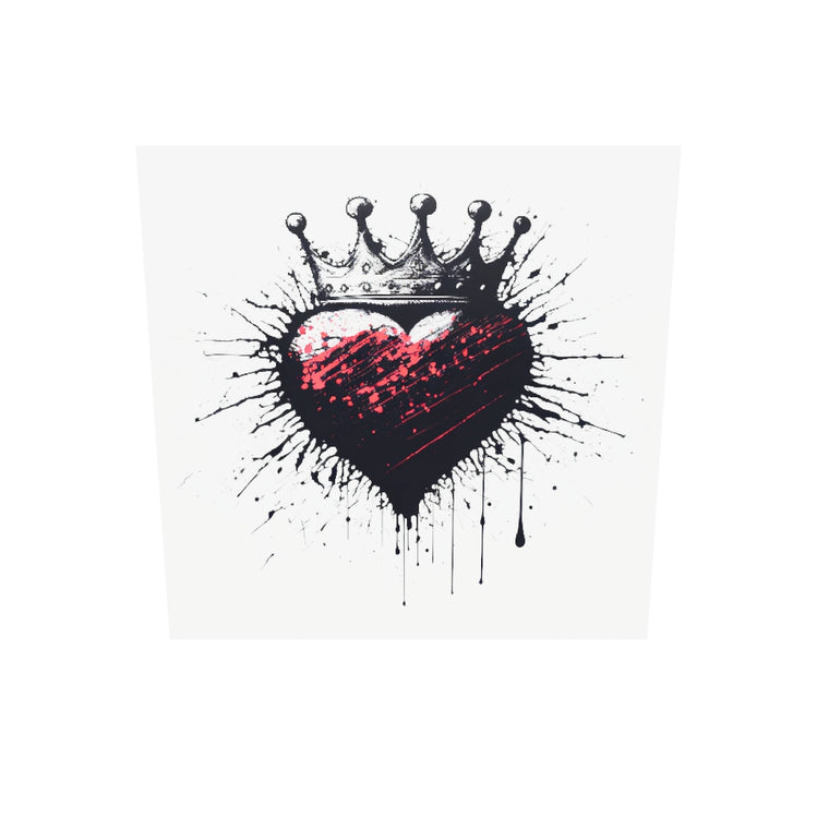 Tableau plexiglas avec un cœur rouge griffonné en noir qui porte une couronne