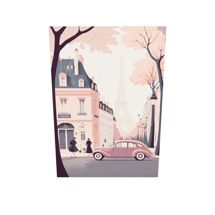 Un tableau plexiglas rose pâle et gris avec une illustration d'une ruelle et des bâtiments parisiens. On aperçoit au fond de la rue la tour Eiffel. Deux silhouettes féminines traversent la rue devant une ancienne voiture.