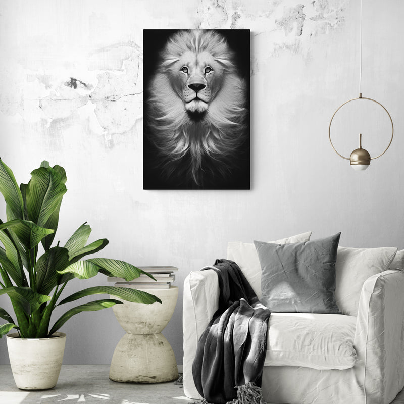 tableau tete de lion noir et blanc habille un mur blanc dans un salon épuré blanc et gris