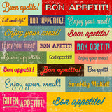 Ce tableau mural apporte une touche rétro et chaleureuse à la cuisine avec une composition colorée affichant "Bon appétit" et ses déclinaisons dans différentes langues. L'effet vieilli et texturé lui donne un charme authentique, idéal pour une ambiance bistrot ou café rétro.