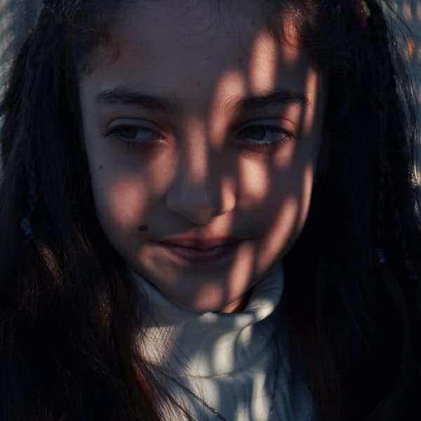 Exemple de photo à éviter : visage dans l'ombre, mal éclairé et difficile à distinguer